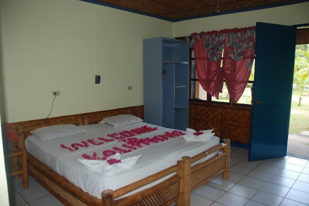 Kalipayan Beach Resort & Atlantis Dive Center Panglao Room photo